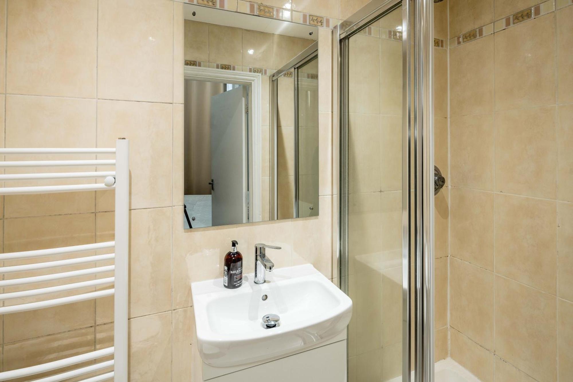 Gloucester Station Gem: 3 Bedroom Oasis London Exterior foto